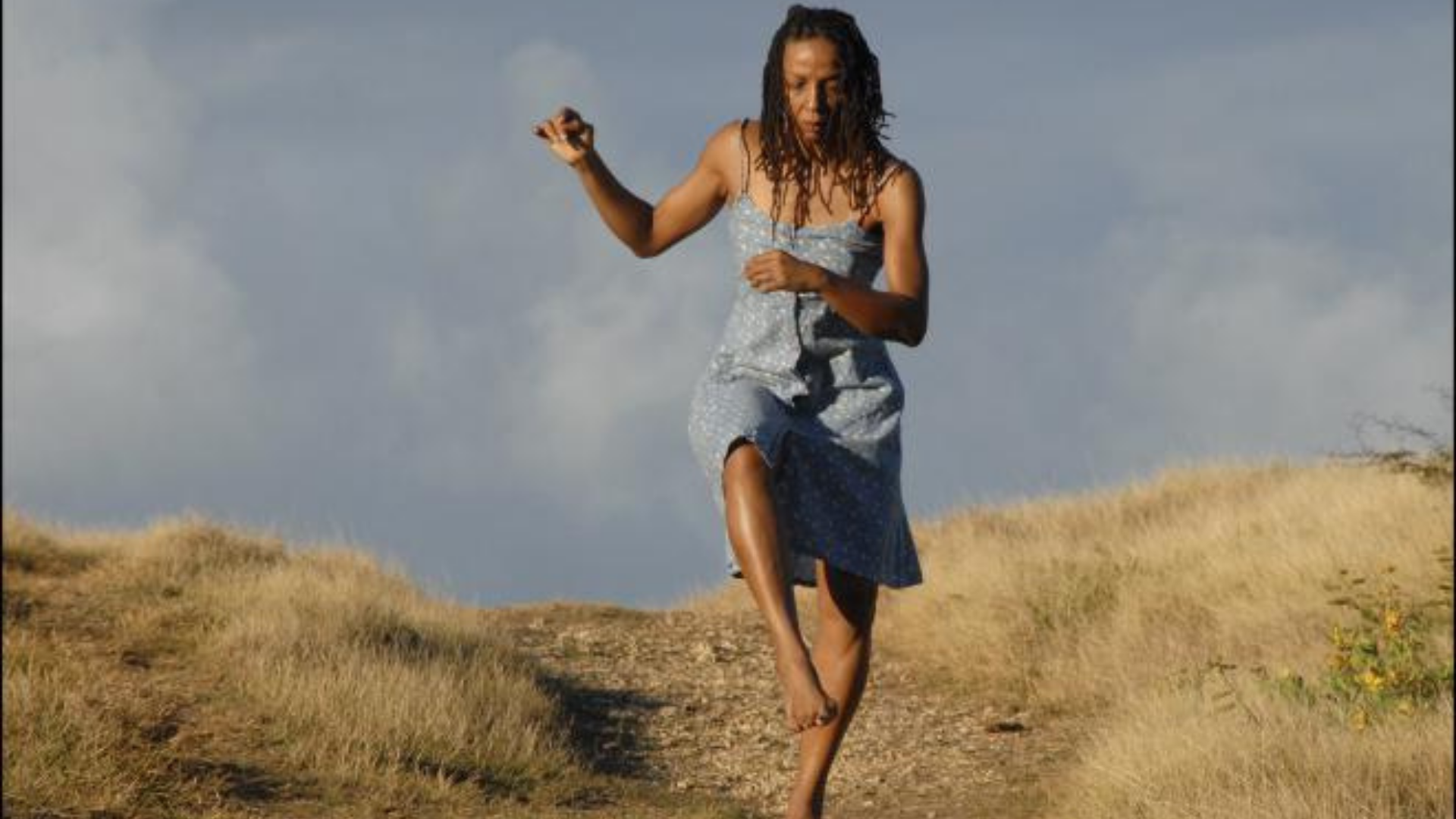 Léna Blou – « Je défends la dysharmonie et le déséquilibre pour penser le monde. »