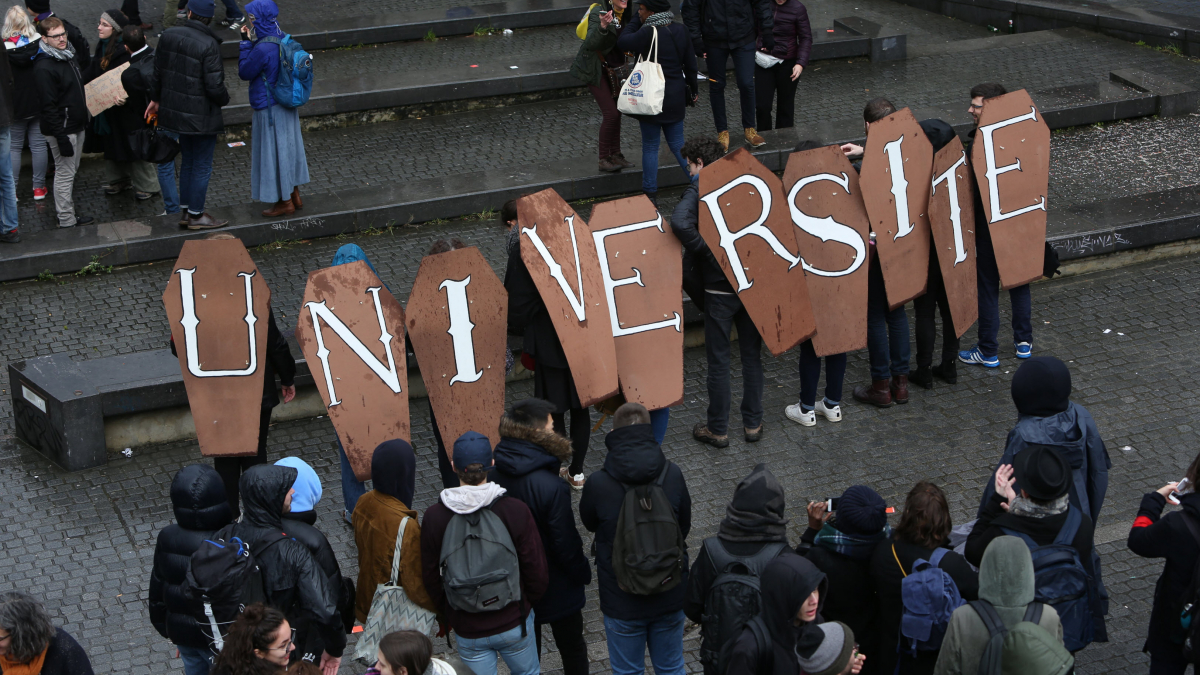 Loi sur la recherche : un passeport à la privatisation des universités ?