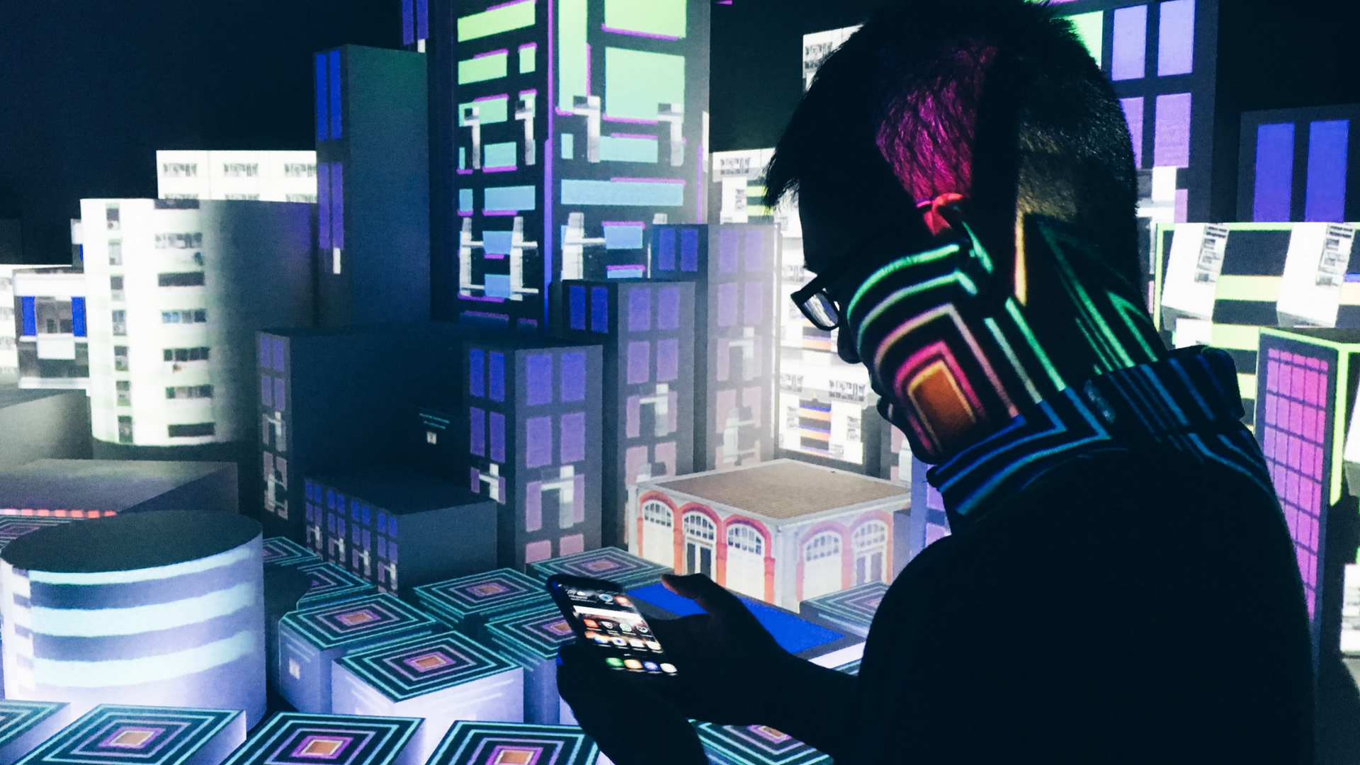 Le web : révolution ou ennemi de la démocratie ?