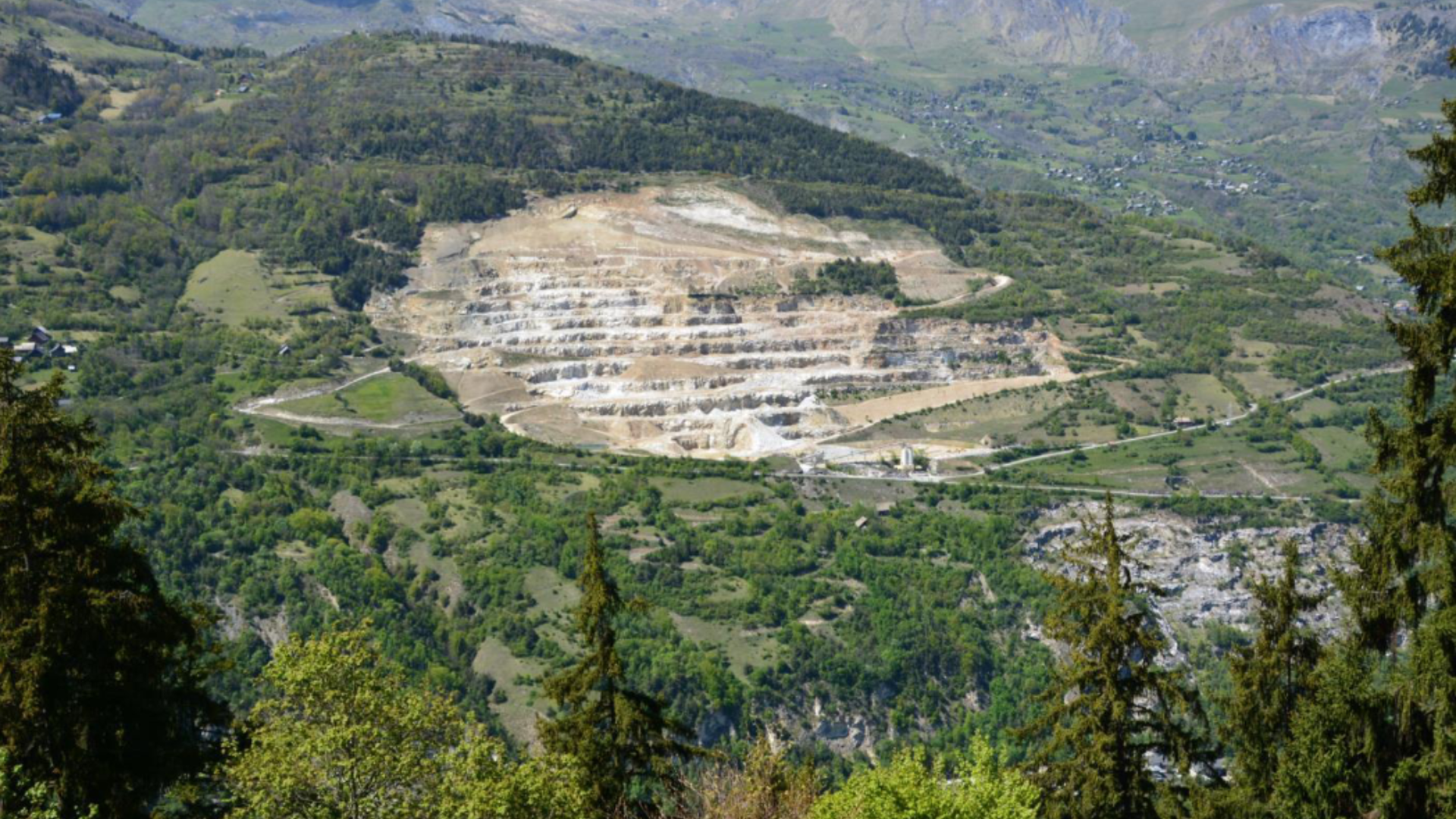 Ecocides : la Maurienne défigurée par la servitude